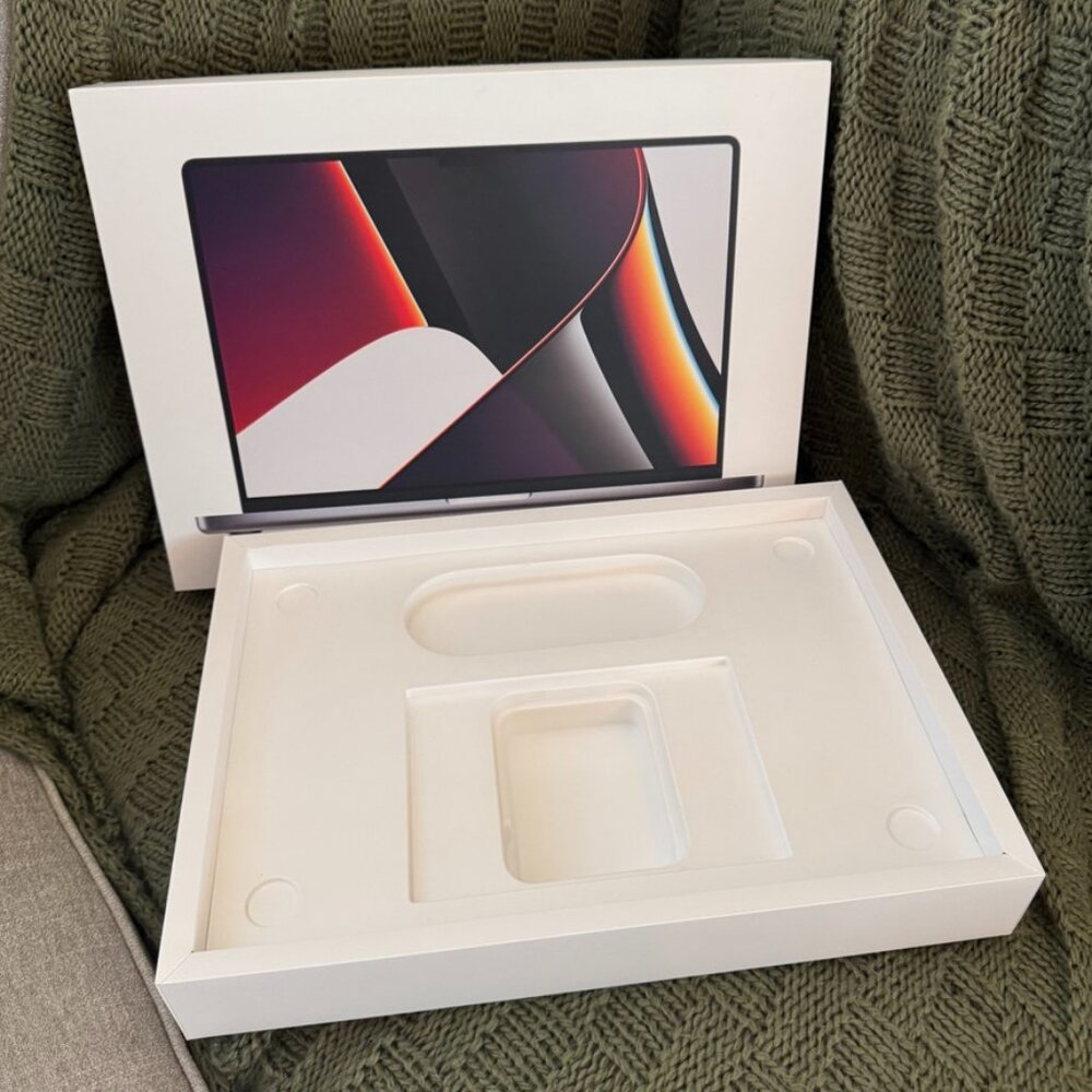 Apple MacBook Pro Original Retail Box | EMPTY BOX ONLY